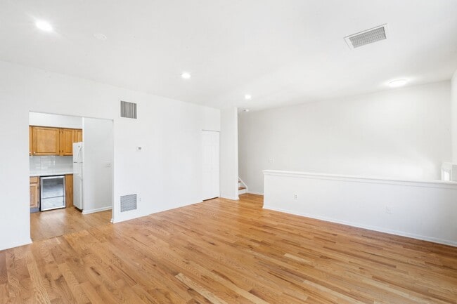 Building Photo - 92 E Blackwell St