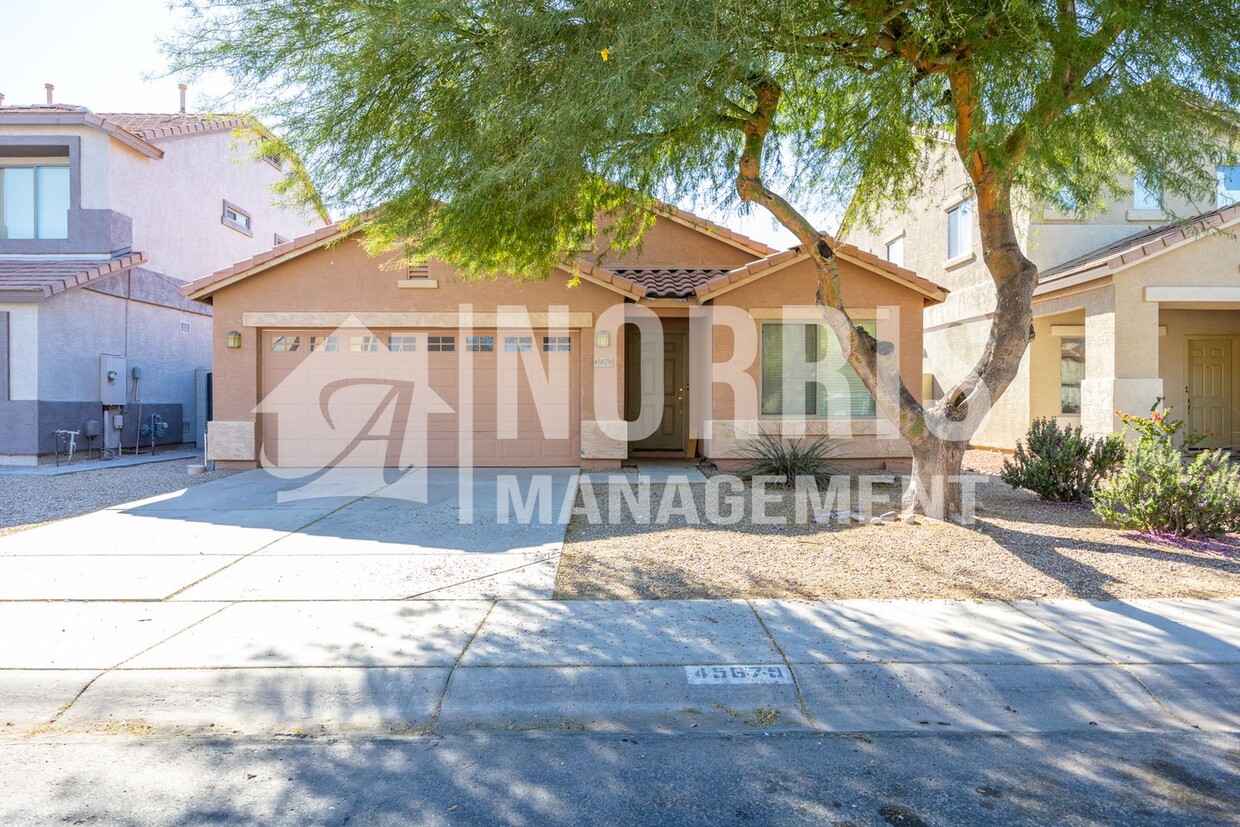 Primary Photo - Beautiful Home with a Pool in Maricopa