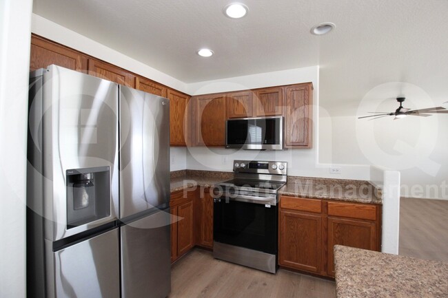 Foto del edificio - 37852 N Sandy Dr