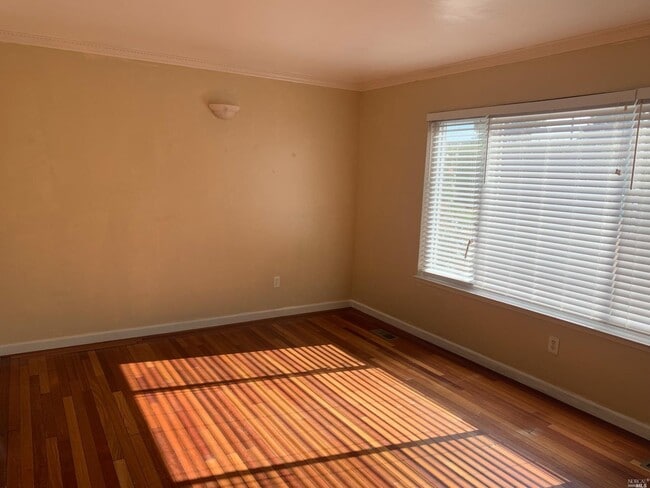 Building Photo - 1140 Hartford Pl