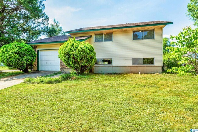 Building Photo - 1112 S Gale Dr