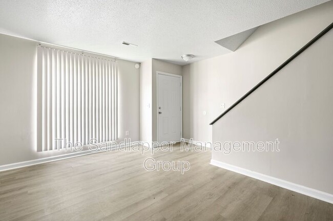 Building Photo - 119 Langley Dr