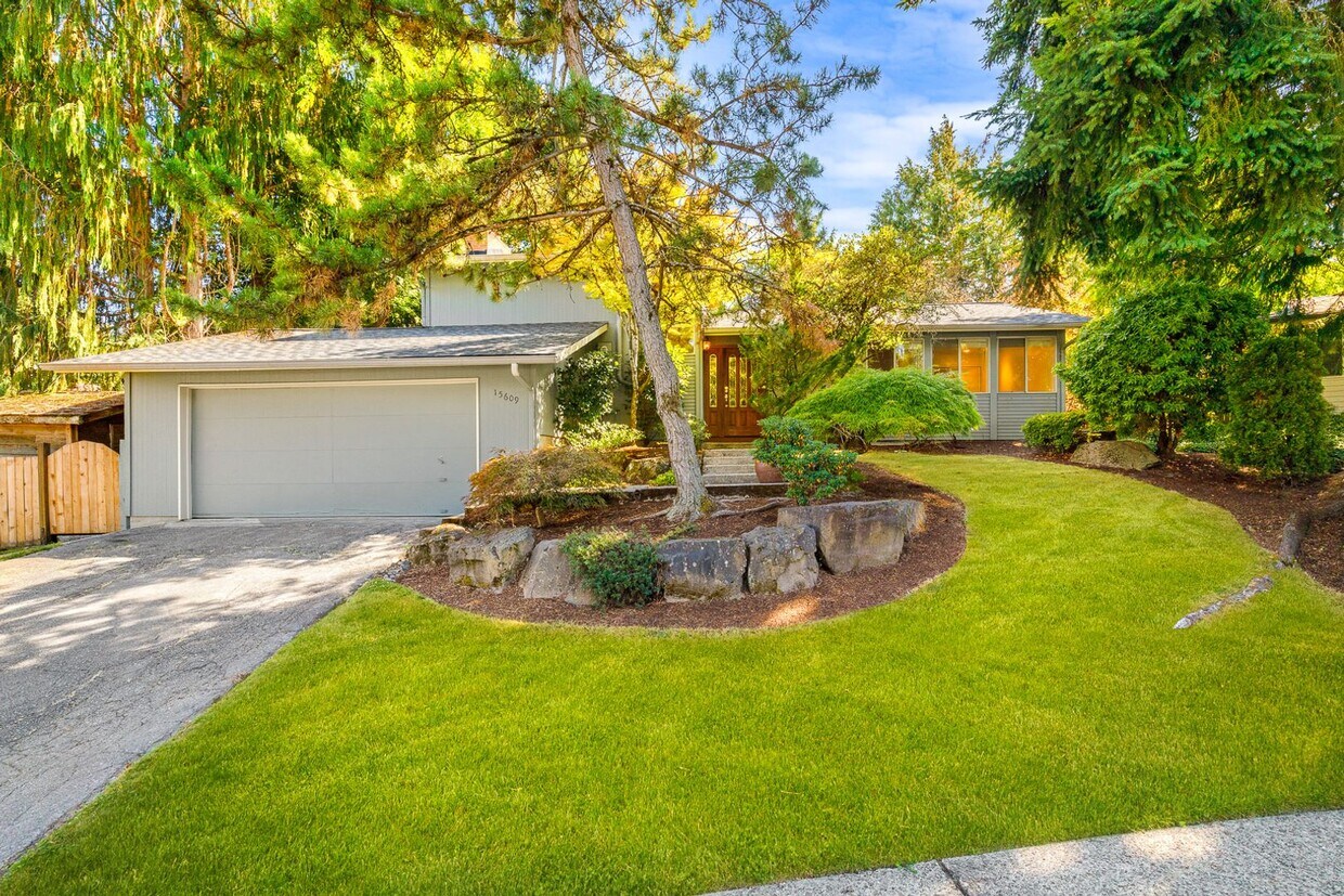 Primary Photo - Near Microsoft Main Campus 3 Bedroom 1.75 ...