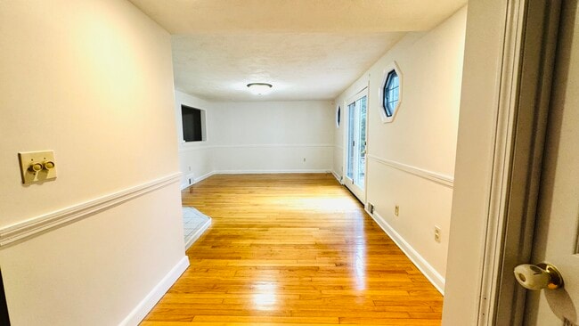 Living Room - 7 Oak St