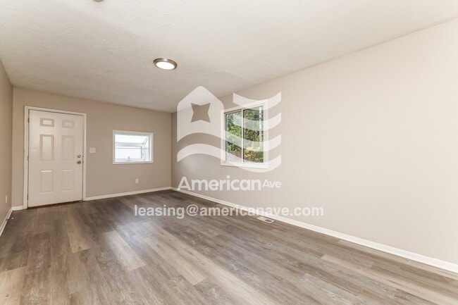 Building Photo - 921 Dennison Ave