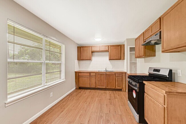 Foto del edificio - 4319 Howcher St