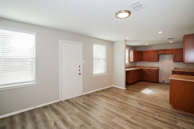 Building Photo - 6509 Longleaf Ln