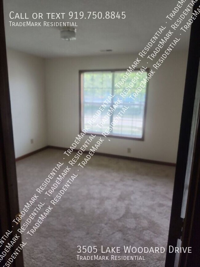 Foto del edificio - 3505 Lake Woodard Dr