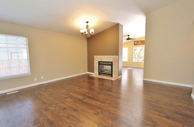 Building Photo - 6488 S Liveoak Pl