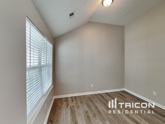 Foto del edificio - 2578 S Hills