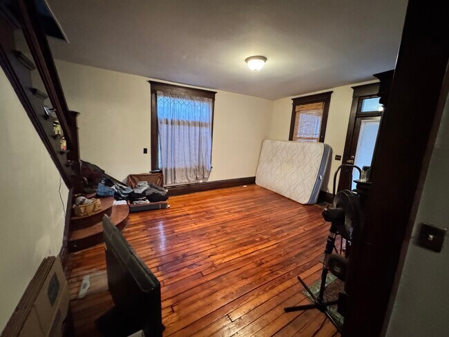 Entrada - 119 Butternut Ave