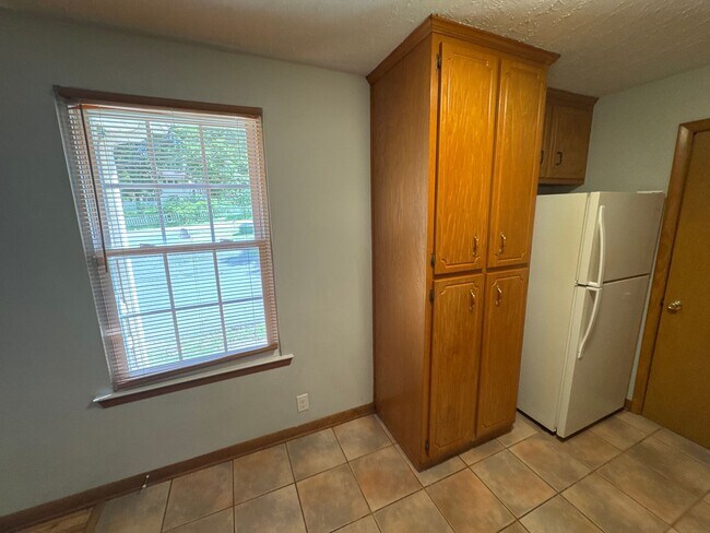 Building Photo - For Rent: 2 Bedroom | 1 Bath Duplex in Sou...