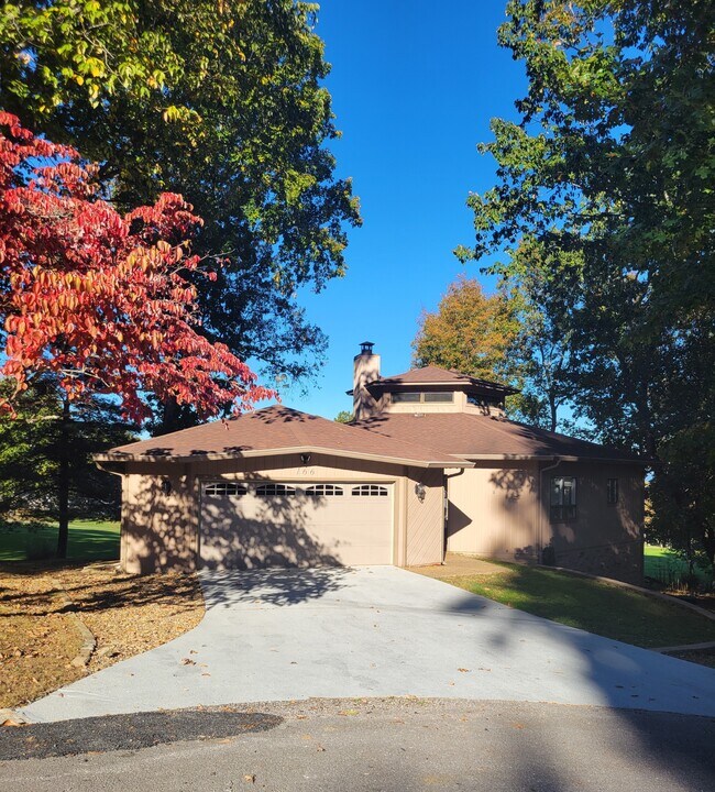 Foto del edificio - 166 Baltusrol Rd