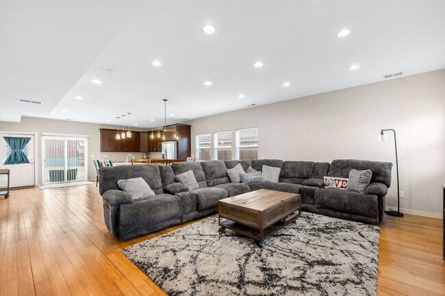 Foto del edificio - 5803 Poplar St