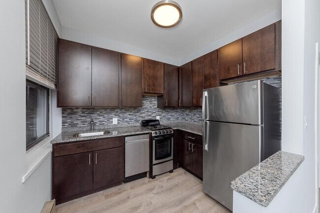 Building Photo - 0 bedroom in Chicago IL 60657