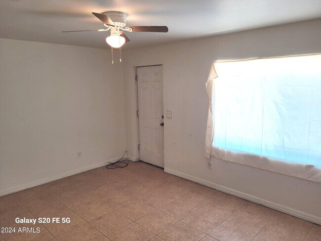 Foto del edificio - 5037 West Myrtle Ave