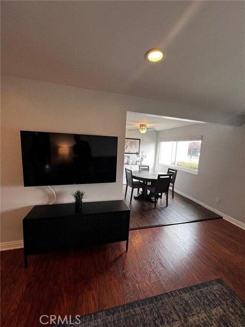 Foto del edificio - 15225 Santa Gertrudes Ave