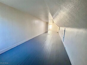 Building Photo - 581 Schiller Ave