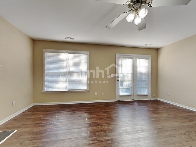 Building Photo - 2661 Wynbrook Drive