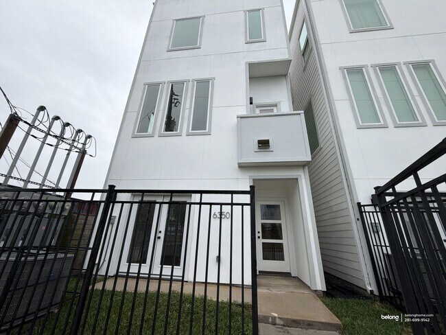 Building Photo - 6350 Culberson St