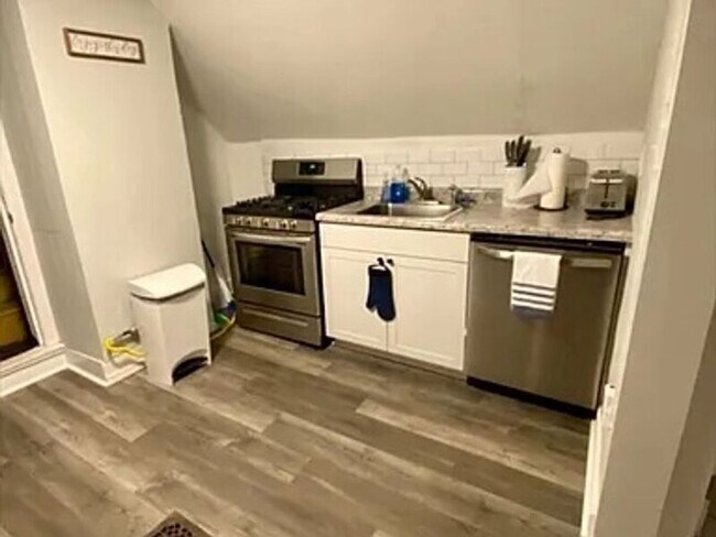 Photo - 2033 Maple Ave Apartment