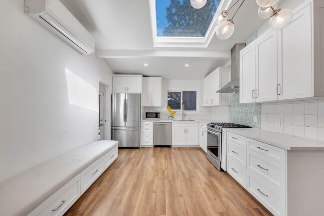 Kitchen/dining area - 5338 Campo Rd