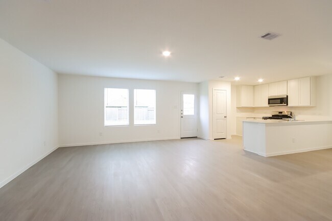 Foto del edificio - 31428 Moore Rd