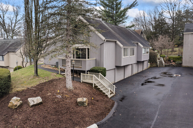 Building Photo - 36 Algonquin Ln