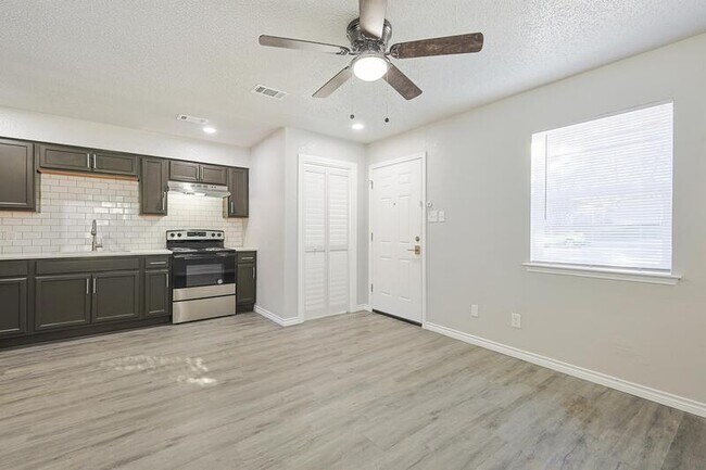 Foto del edificio - 4006 Fair Park Blvd