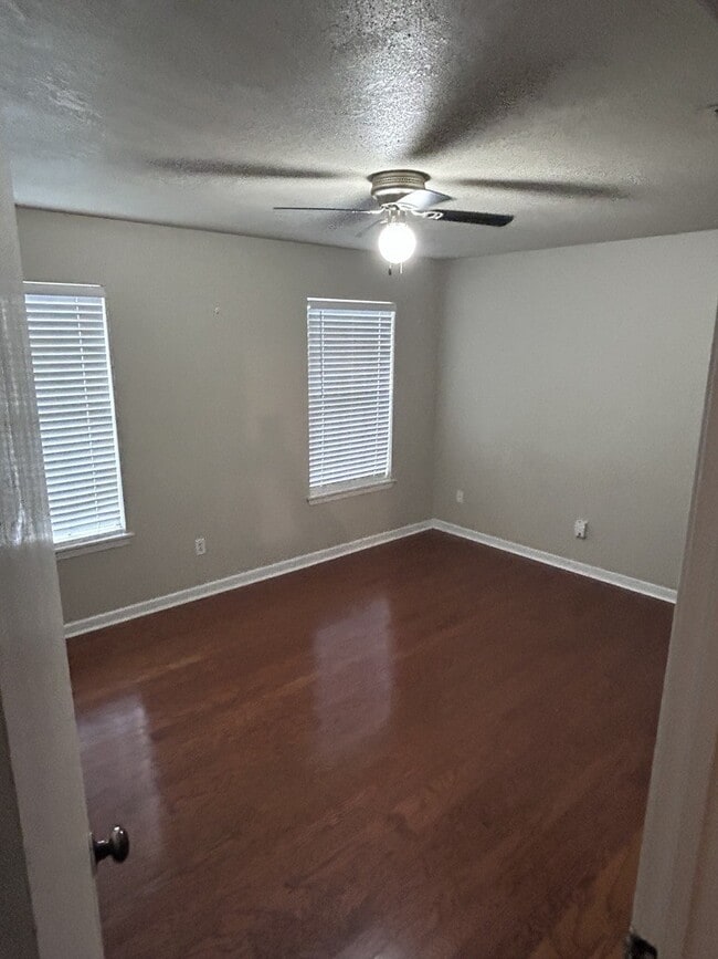 Building Photo - 515 Del Cir