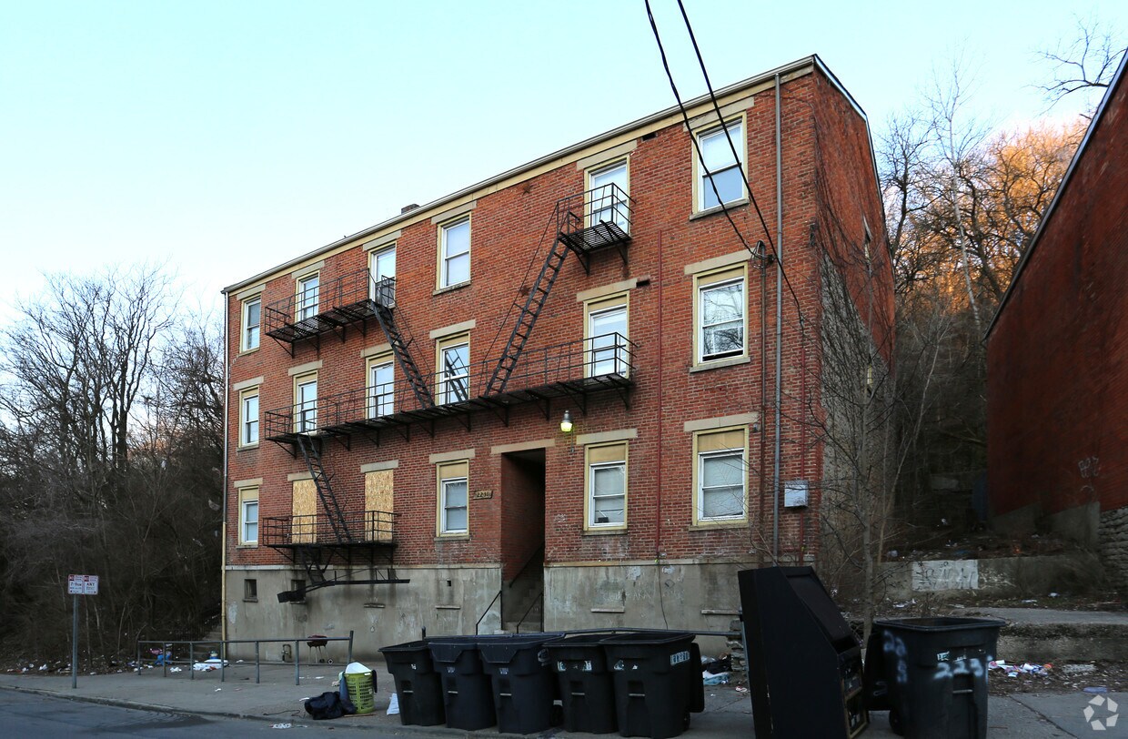 Primary Photo - 2231 Vine St