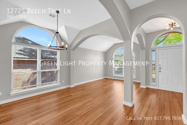 Foto del edificio - 12725 Beech Tree Ln