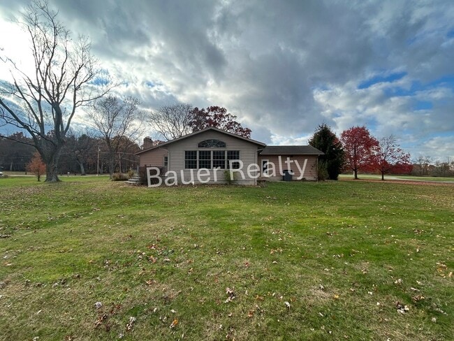 Building Photo - Beautiful County Setting
