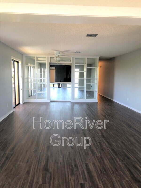 Foto del edificio - 1501 Minutemen Causeway