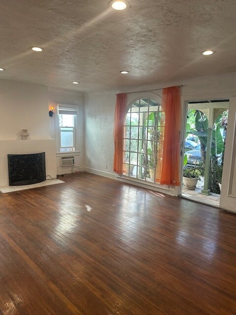 Building Photo - 6107 Saturn St