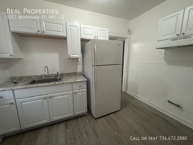Building Photo - 9351 Woodside St