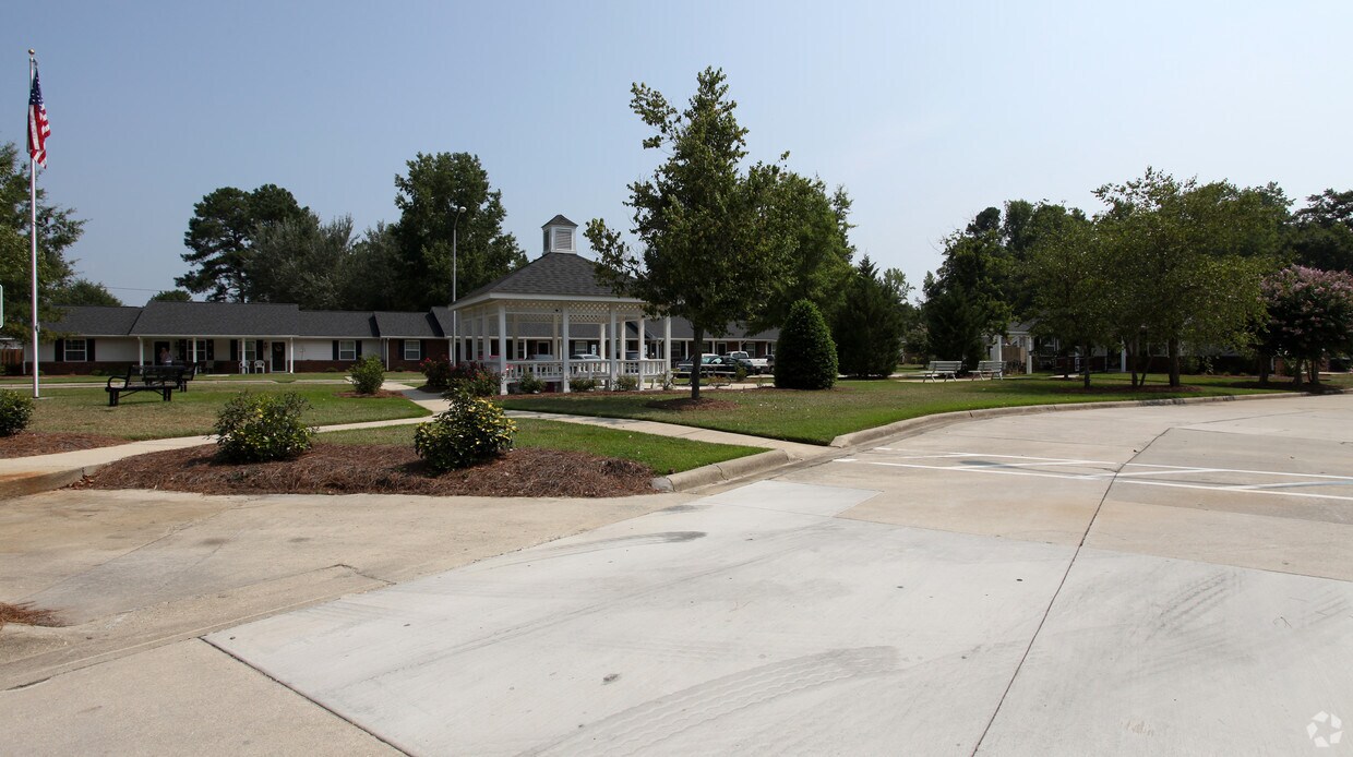 Building Photo - Hillmont Village Apartments