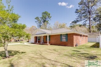 Building Photo - 110 Pinewood Dr