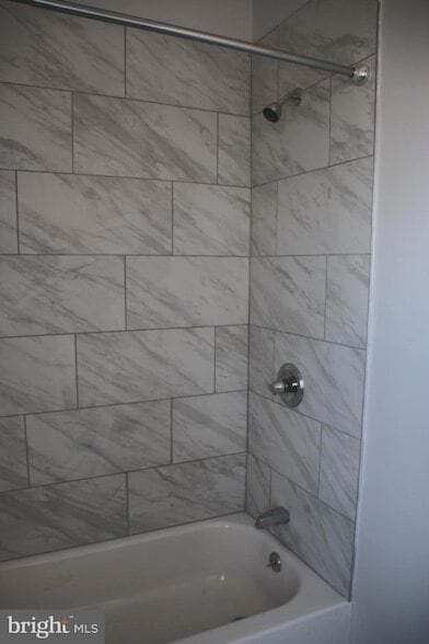 Building Photo - 933 Belmont Avenue Unit 3R