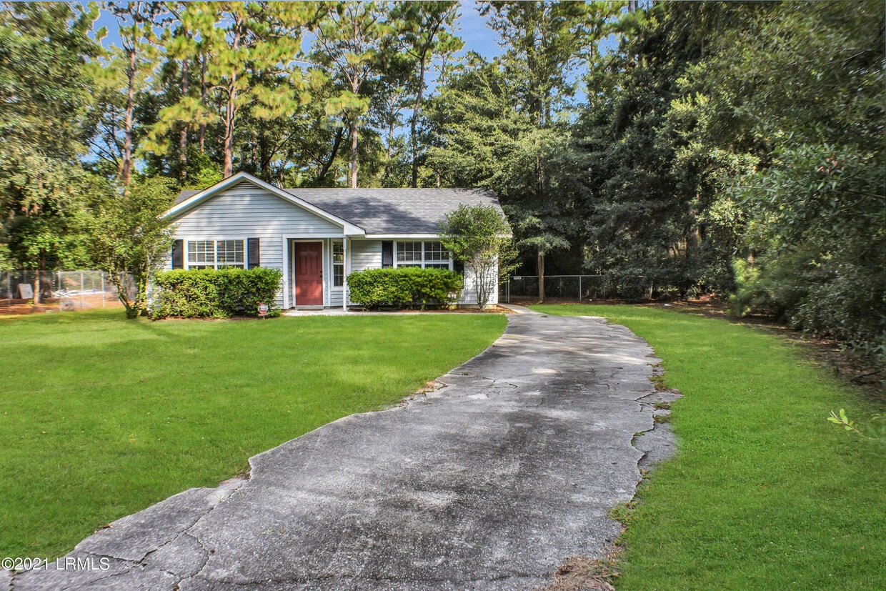 25 Robin Way, Beaufort, SC 29907 Townhome Rentals in Beaufort SC