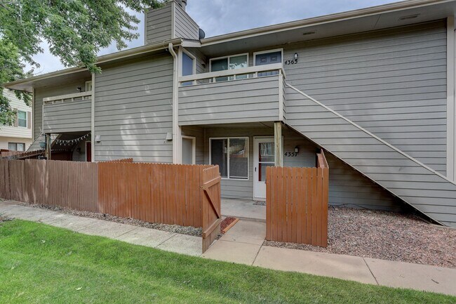Foto del edificio - 4357 Hawks Lookout Ln