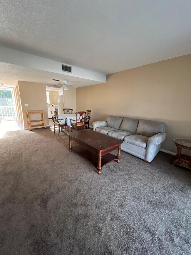 Building Photo - 18081 SE Country Club Dr