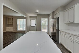 Building Photo - 1315 Forest Hollow Dr