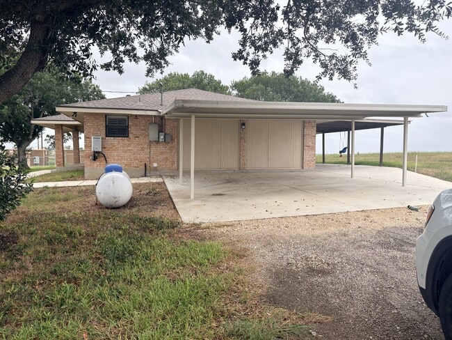 Foto del edificio - 315 Partnership Rd