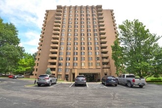Building Photo - 2121 S Yorktown Ave