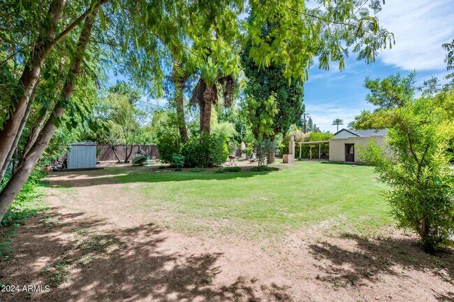 Foto del edificio - 40 W Medlock Dr