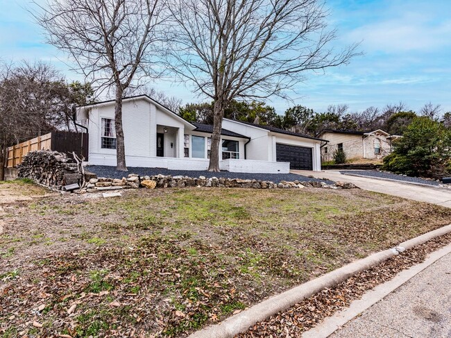 Foto del edificio - 903 Cliffside Dr