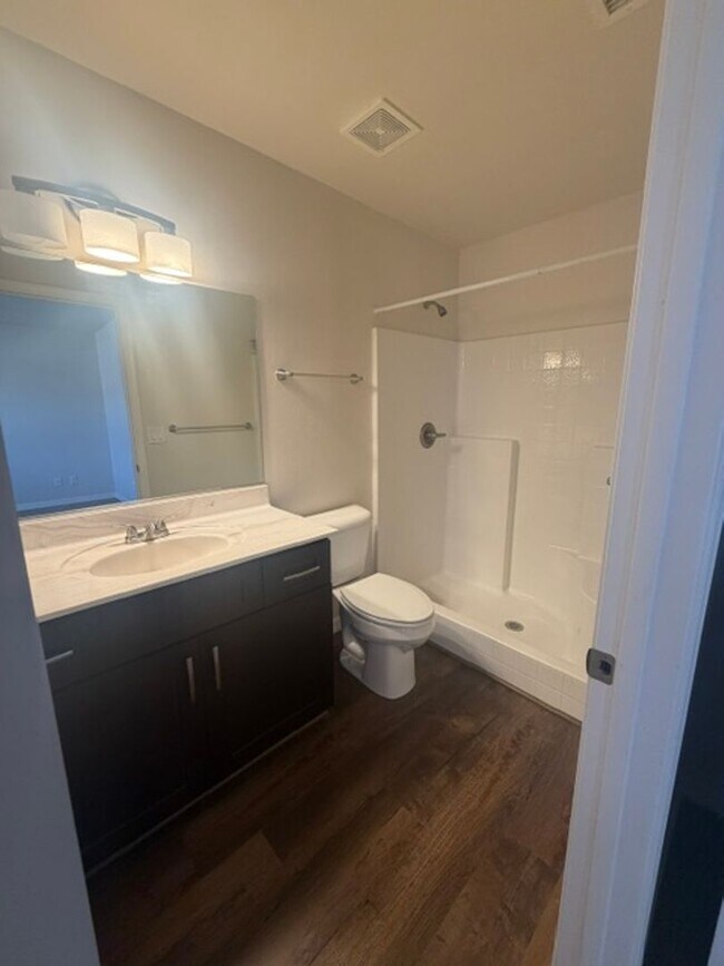 Building Photo - 470 Serenity Ct