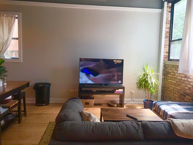 Foto del edificio - 1352 N Wolcott Ave