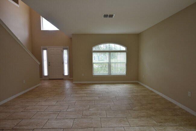 Building Photo - 527 Bristol Cir